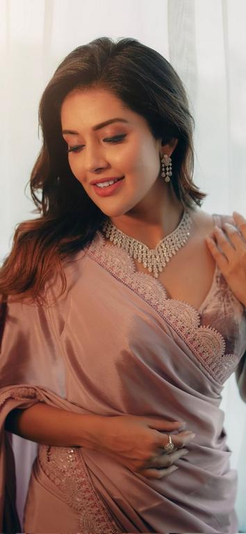Mahima Nambiar Hot