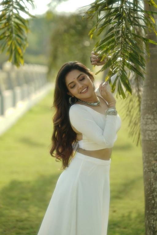 Mahima Nambiar Hot