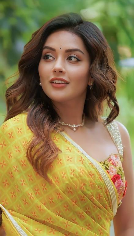 Mahima Nambiar Hot