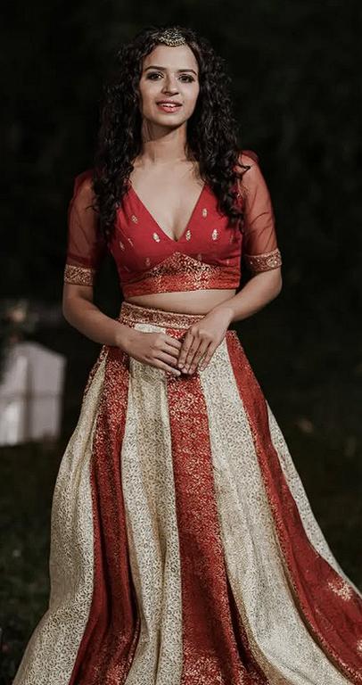 Meenakshi Raveendran Hot Photos