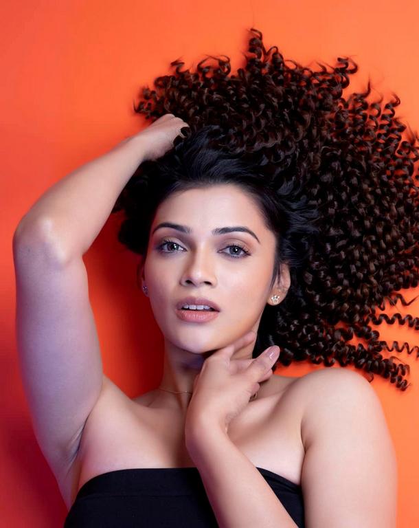 Nimika Hot