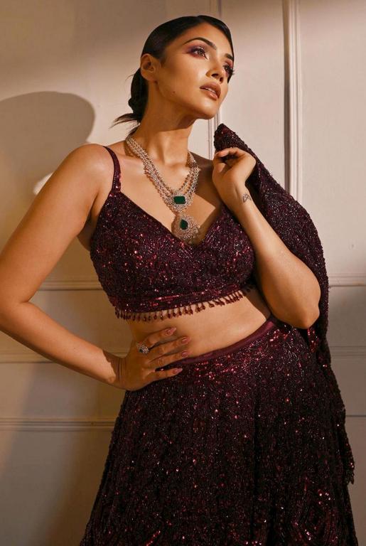 Nimika Hot