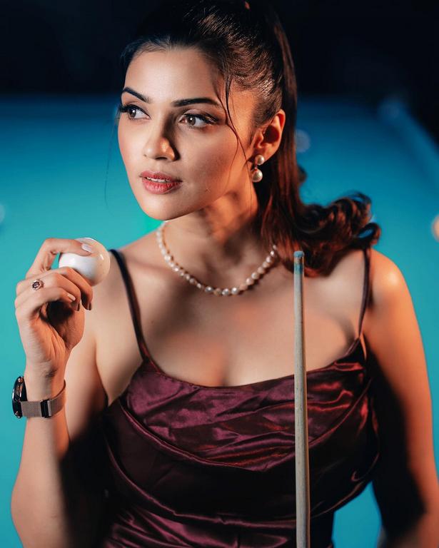 Nimika Hot