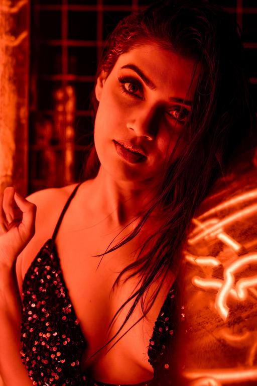 Nimika Hot