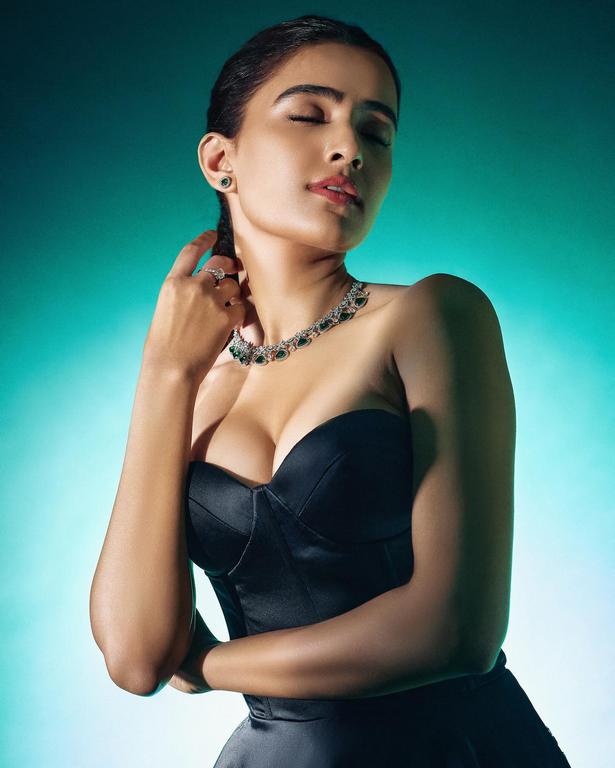 Rukshar Dhillon Hot
