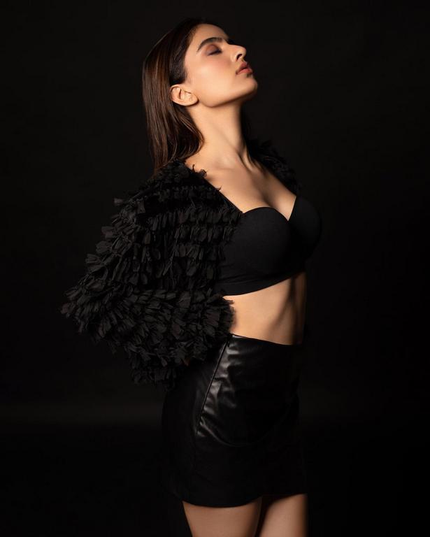 Rukshar Dhillon Hot