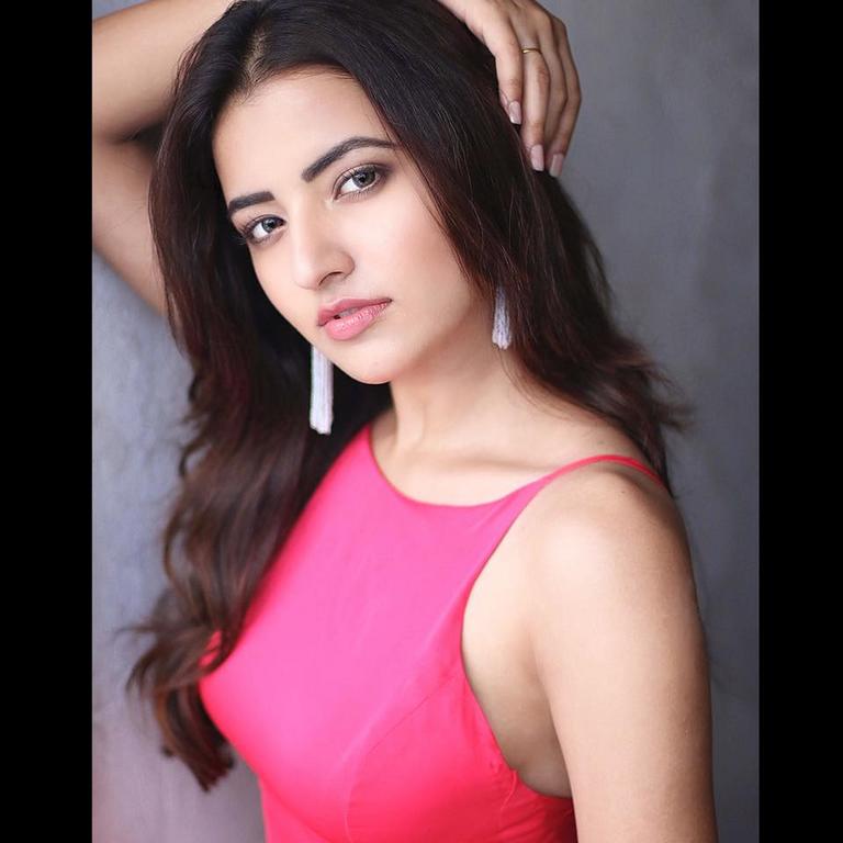 Rukshar Dhillon Hot