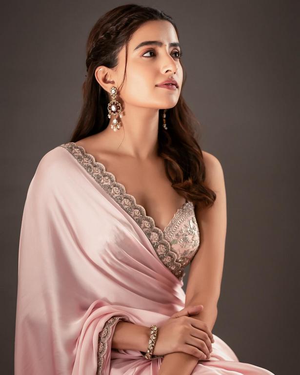 Rukshar Dhillon Hot