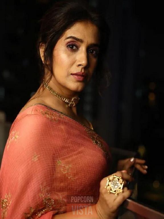 Sonali Kulkarni Hot Photos