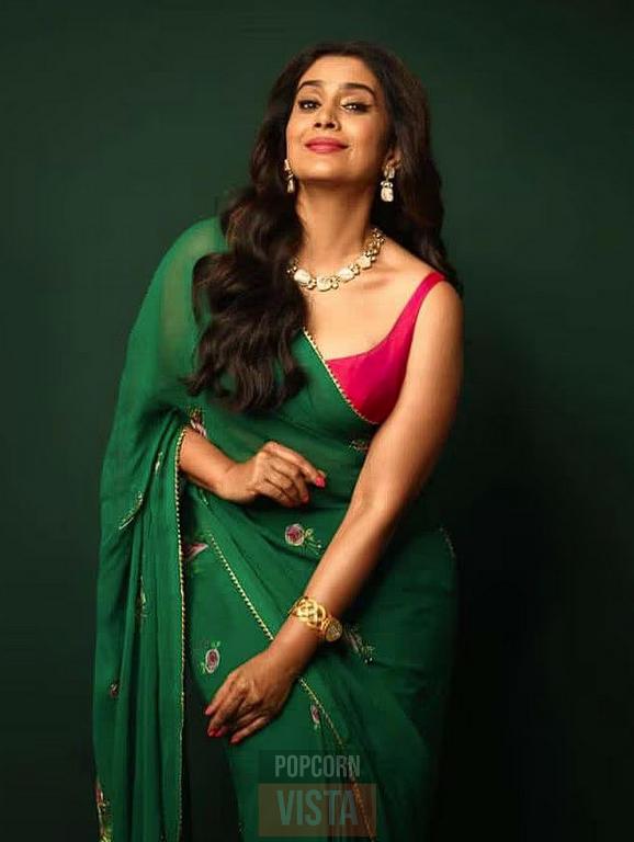 Sonali Kulkarni Hot Photos